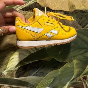 Redbox yellow toddler size 9